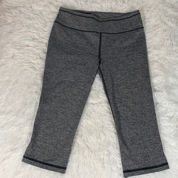 Victoria’s Secret Sport Heather Grey Cropped Leggings - Picture 1 of 7